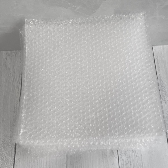 35 12X12 Sheets of Bubble Wrap Supply - Picture 2 of 3